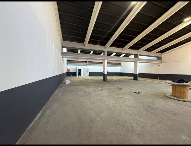 480M² WAREHOUSE TO LET IN EASTLEIGH
